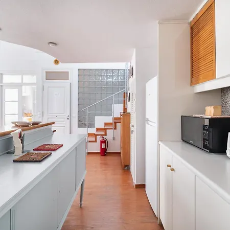 Apartment Athenian Getaway In Plaka With Acropolis View By Athenian Homes *